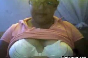 Fat woman flashes her tits